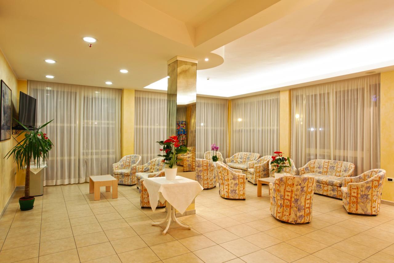 Hotel Santa Maria Червия Екстериор снимка