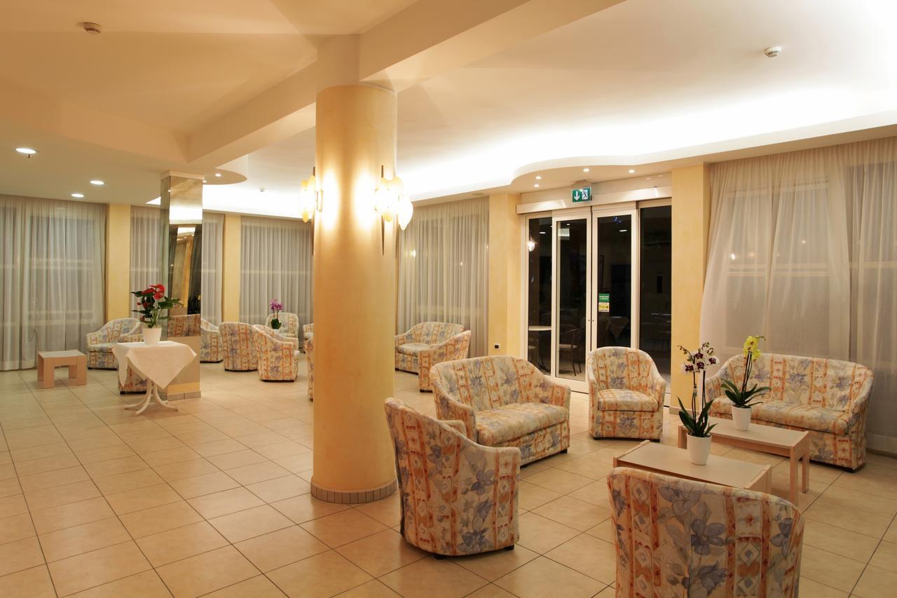 Hotel Santa Maria Червия Екстериор снимка