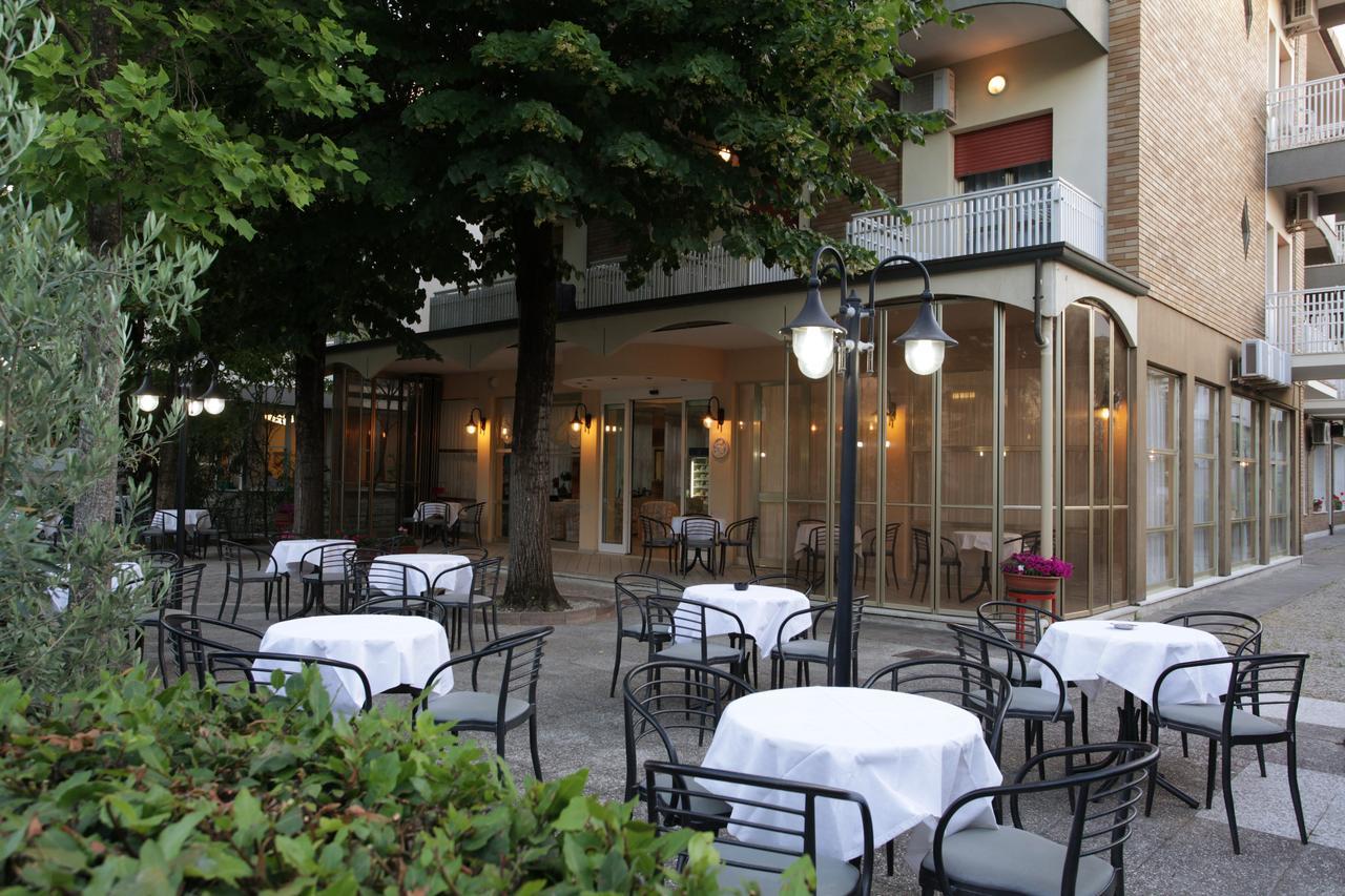 Hotel Santa Maria Червия Екстериор снимка